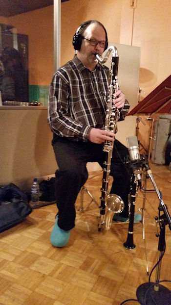studio-tapani-soittaa.jpg